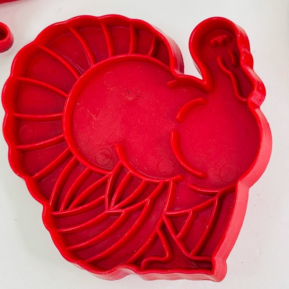 Vintage Tupperware Cookie Cutter Holiday Set Red Plastic 5 Cutters - Picture 5 of 7